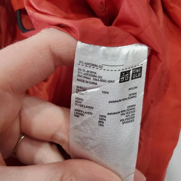Uniqlo Jacket Womens Small Red Down Puffer Hooded Lightweight Windproof Winter - Picture 4 of 7